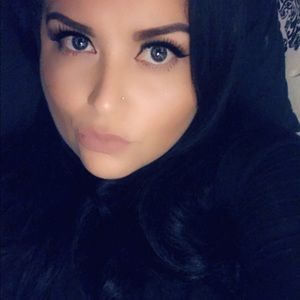 Meet your Posher, Claudia